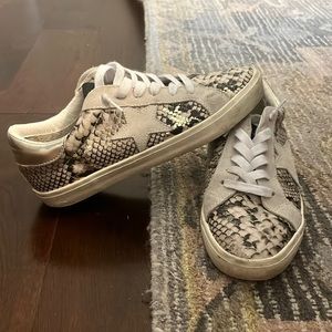 Steve Madden star sneakers